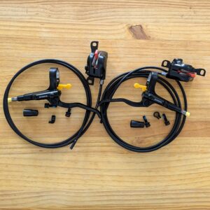 Juego de frenos de disco Shimano MT200 (delantero + trasero) – J-Kit, negro